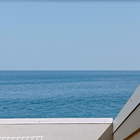 Mirone Apartment Fronte Mare Beachfront House Roccalumera Exterior photo