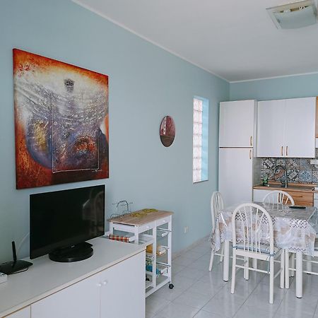 Mirone Apartment Fronte Mare Beachfront House Roccalumera Exterior photo